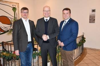 50 Jahre CDU-Stadtverband Lage  ein runder Geburtstag wird gefeiert - (v.li.) Michael Biermann (CDU-Stadtverbandsvorsitzender), Ralph Brinkhaus (Vorsitzender CDU-/CSU-Bundestagsfraktion) und Lars Brakhage (CDU-Kreisvorsitzender).