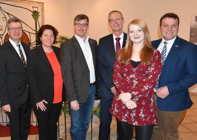 50 Jahre CDU-Stadtverband Lage  ein runder Geburtstag wird gefeiert - (v.li.) Jens Gnisa (designierter CDU-Landratskandidat), Kerstin Vieregge (CDU-Bundestagsabgeordnete), Michael Biermann (CDU-Stadtverbandsvorsitzender), Axel Meckelmann (CDU-Fraktionsvorsitzender und CDU-Bürgermeisterkandidat Leopoldshöhe), Esther Engelke (Mitgliederbeauftragte des CDU-Stadtverbandes Lage) und Lars Brakhage (CDU-Kreisvorsitzender).